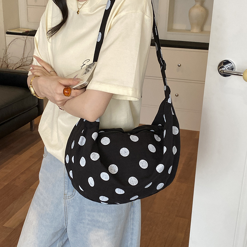 Bolso de Hombro Tipo Dumpling  - Interior Design Minimalist reseña y precio